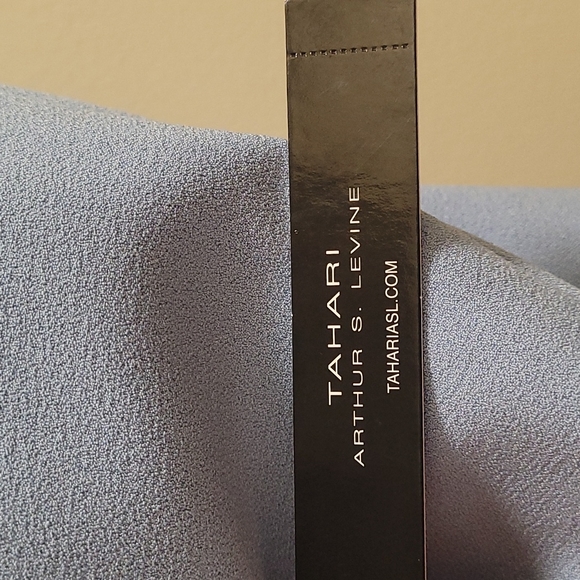 TAHARI  SUITS. - Picture 5 of 12